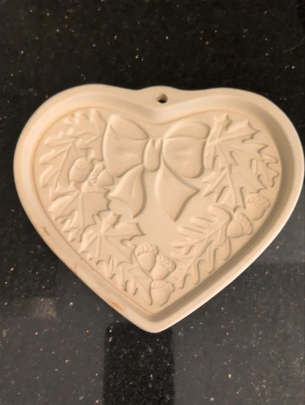 The Pampered Chef Heart-Shaped Winter Wreath Stoneware Mold